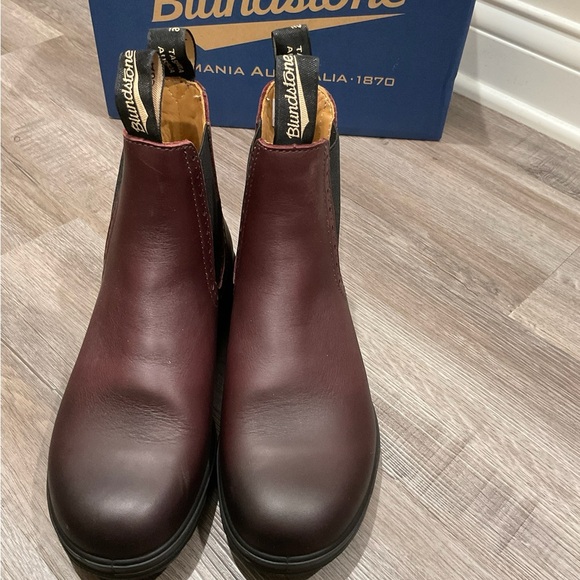 Blundstone BL 1352 Chelsea Shiraz Leather Boots - Picture 3 of 13